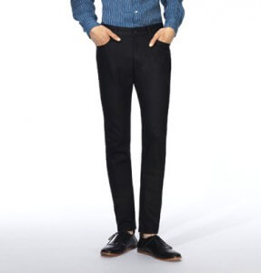 ユニクロ　セール　テーパードジーンズ　メンズ　おしゃれ　狙い目アイテム