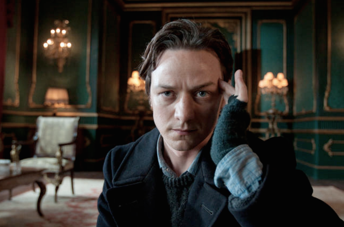 ジェームズ・マカヴォイが演じるチャールズ・エグゼビア教授/ プロフェッサーX