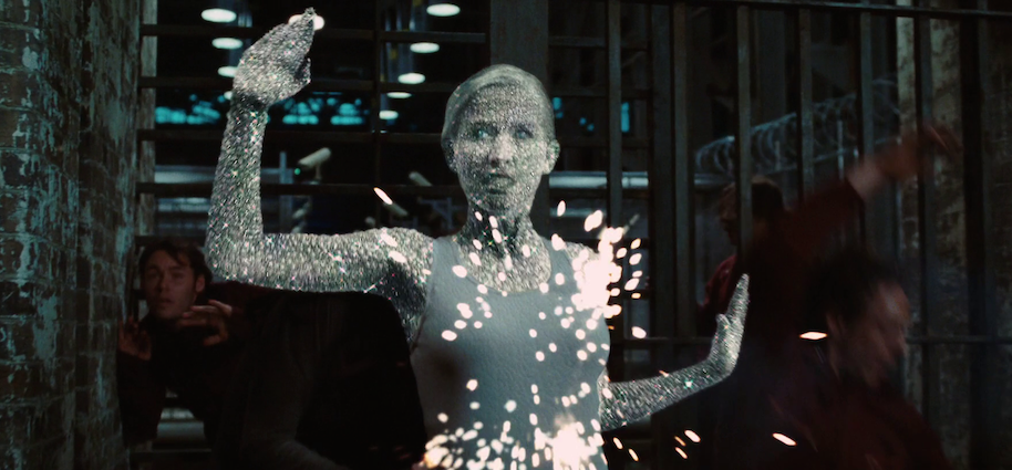 ターニャ・トッティが演じるエマ・フロスト