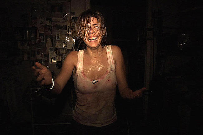 主観撮影によって撮られた映画REC/レックの映像