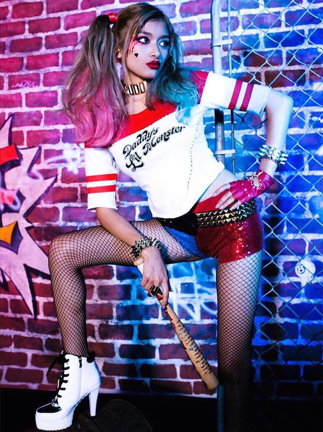 DCコミックス映画スーサイドスクワッドのハーレイクインのコスプレをするモデルのローラ